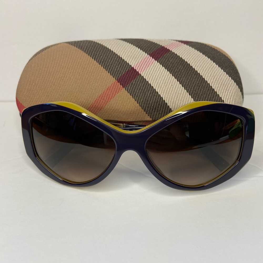 Burberry EUC Sunglasses w/ Case B4133 Navy/Gold